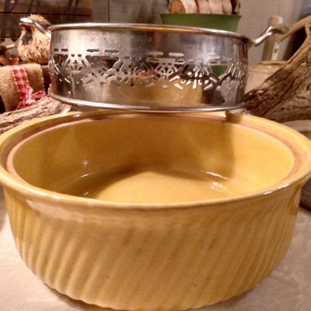 Vintage Stoneware Casserole Dish with Metal Carrier - Picture 5 of 6